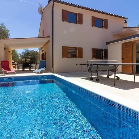 Nyaraló Mit Privatpool Fuer 10 Personen Ca 175 Qm In Peroj, Istrien Istrische Riviera Peroj