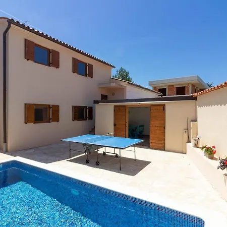 Mit Privatpool Fuer 10 Personen Ca 175 Qm In Peroj, Istrien Istrische Riviera Nyaraló Peroj