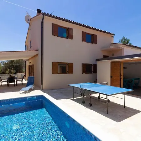 Mit Privatpool Fuer 10 Personen Ca 175 Qm In Peroj, Istrien Istrische Riviera