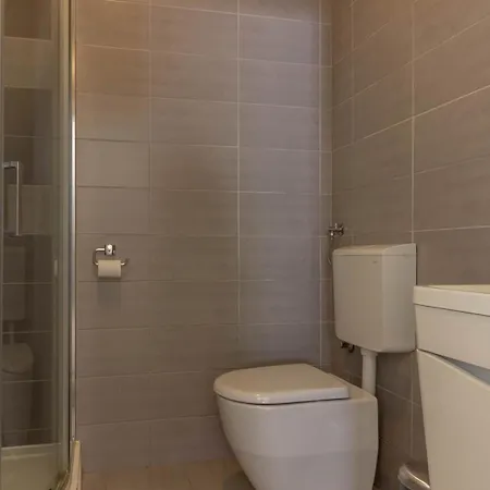 Nyaraló Mit Privatpool Fuer 10 Personen Ca 175 Qm In Peroj, Istrien Istrische Riviera Peroj