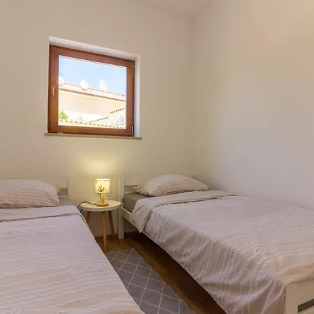 Nyaraló Mit Privatpool Fuer 10 Personen Ca 175 Qm In Peroj, Istrien Istrische Riviera