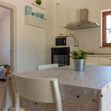 Nyaraló Mit Privatpool Fuer 10 Personen Ca 175 Qm In Peroj, Istrien Istrische Riviera Peroj